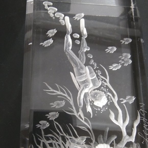Lucite Reverse Carved Paperweight Sculpture signed Leah underwater scene scuba - Picture 5 of 15